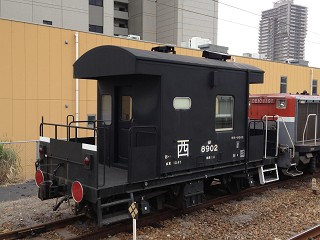 【鉄道車両部品】車掌車（貨物）の室内灯 赤い尾灯を灯して貨物列車の殿を受け持った車掌車たち【5】 - 旅